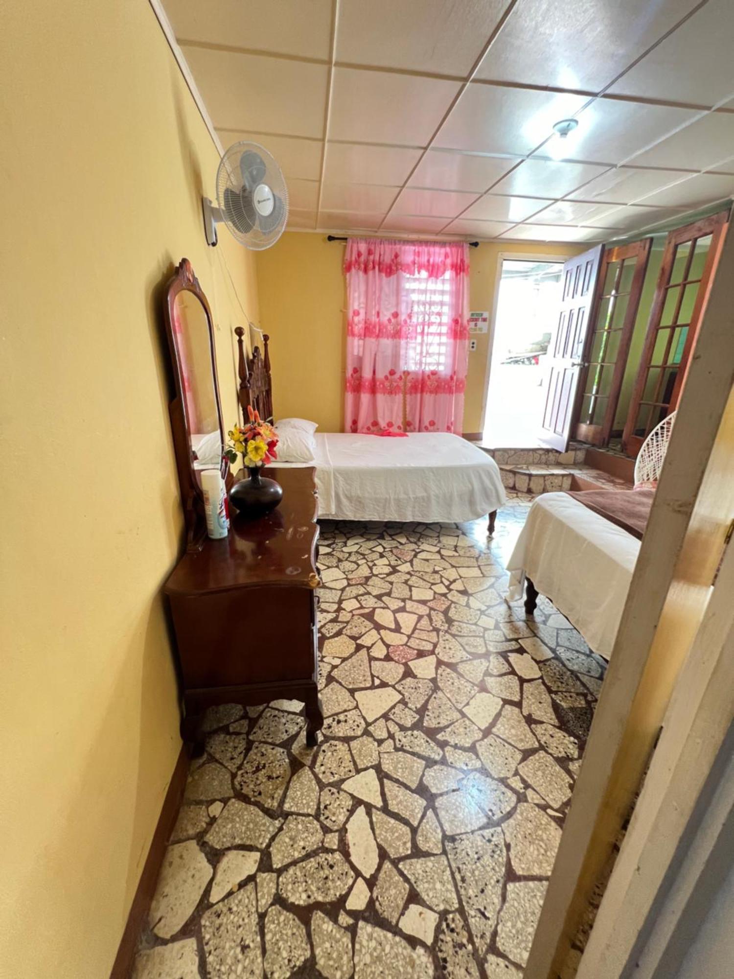 Cozy Family Inn Port Antonio Exterior foto